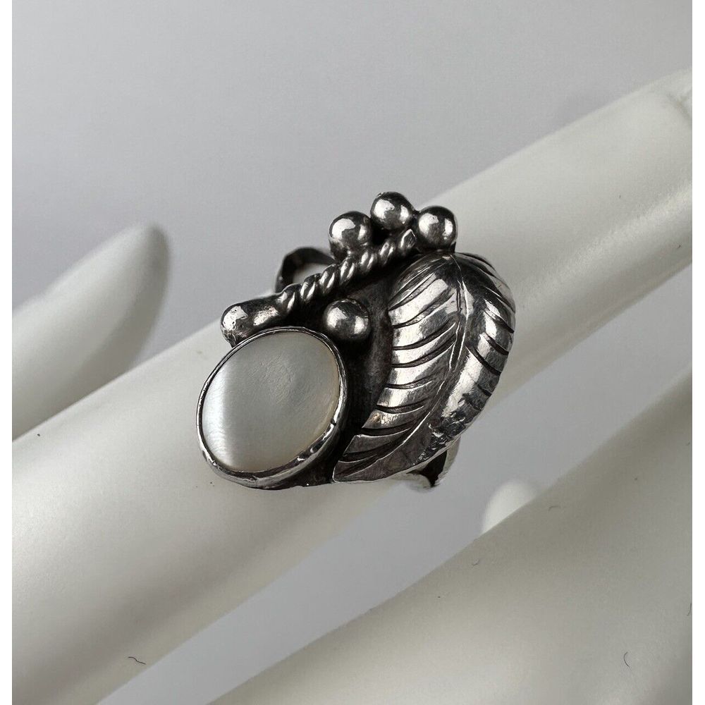 VTG Old Pawn Navajo‎ Ring Size 4.5 MOP Shell Cab Feather Sterling Silver 3.4g
